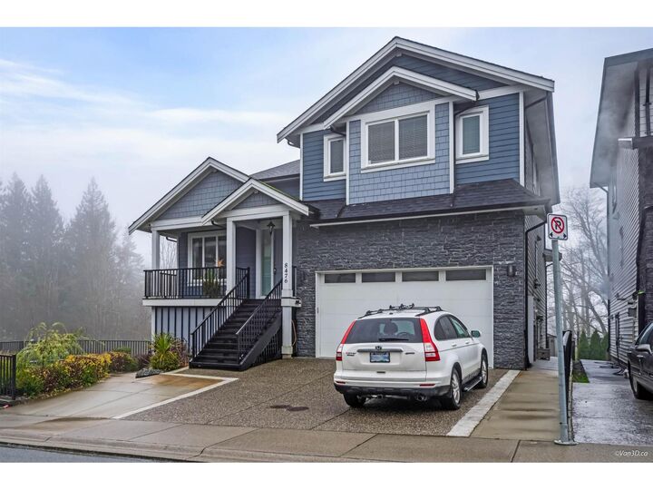 Photo de la propriété: 8476 Forest Gate Drive BC V4Z 0C7