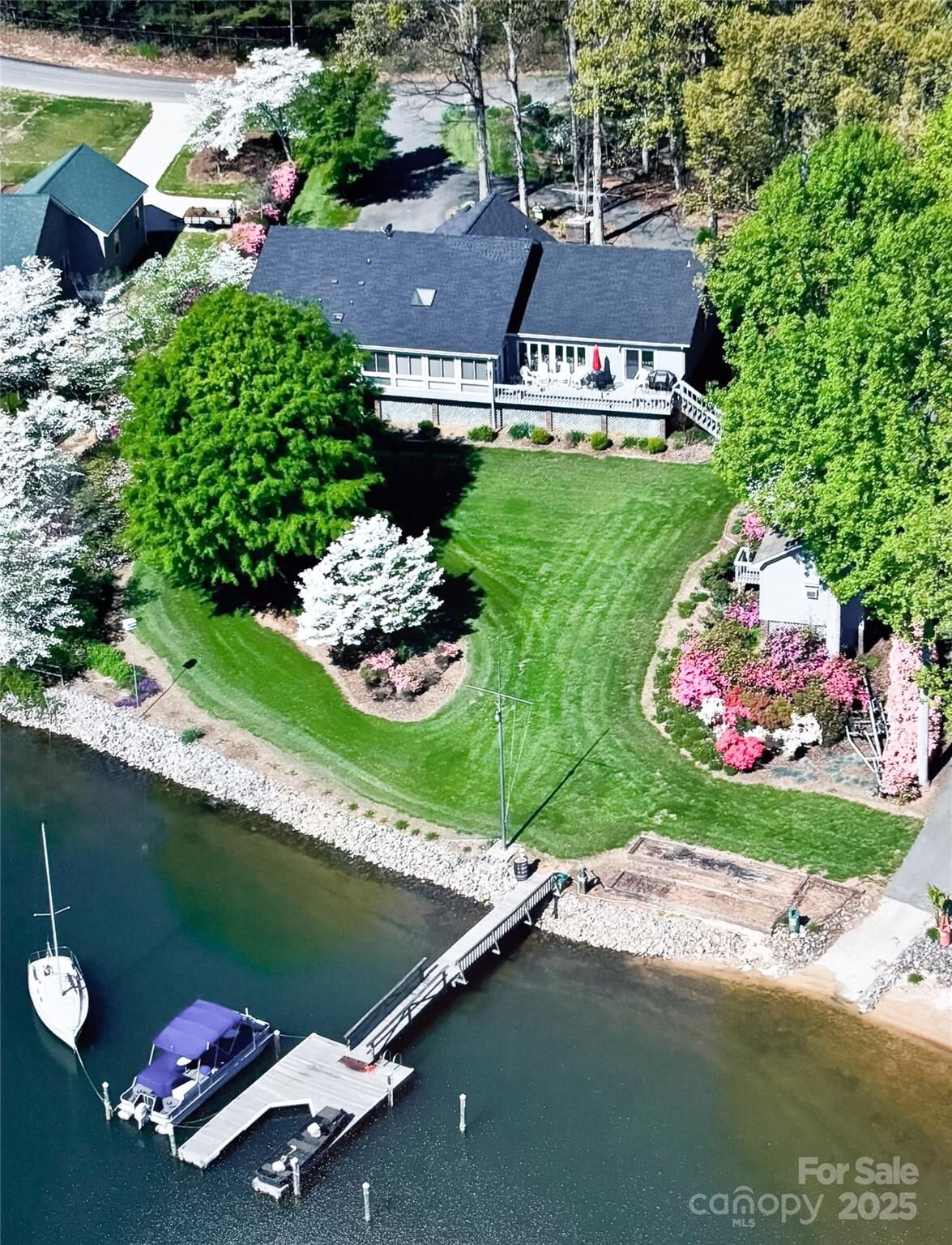 Property Photo:  214 Lakeview Shores Loop  NC 28117 