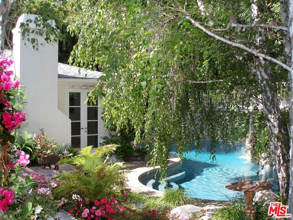 Property Photo: 1619 Marmont Ave CA 90069