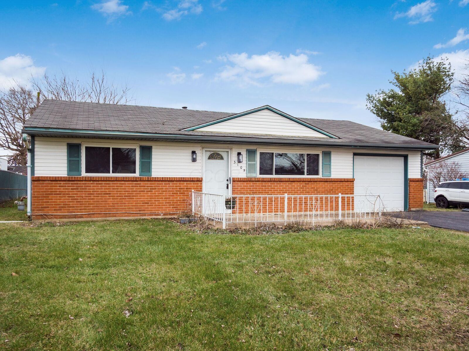 Property Photo: 3105 Wessex Court OH 43232