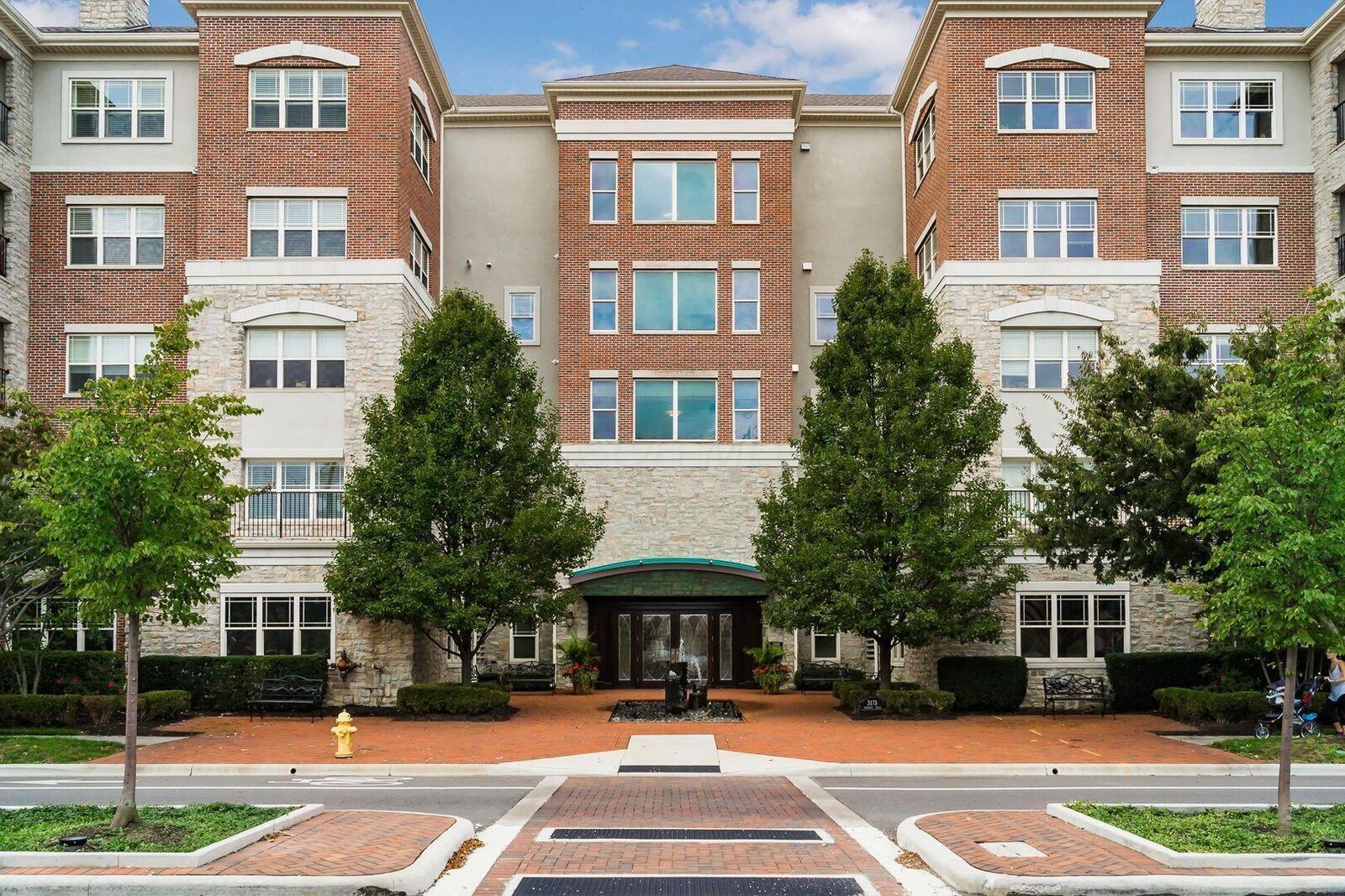 Property Photo: 3175 Tremont Road OH 43221