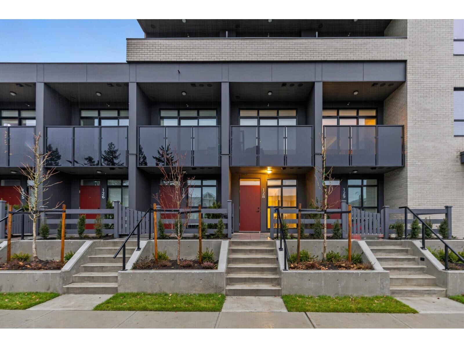 Photo de la propriété:  8509 158 Street 128  BC V4N 6Y6 