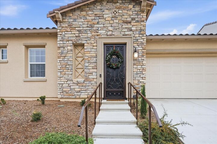 Property Photo:  668 Rock Crest Avenue  CA 93636 