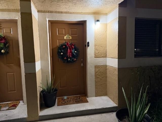 Property Photo:  223 E Palm Cir E 223  FL 33025 