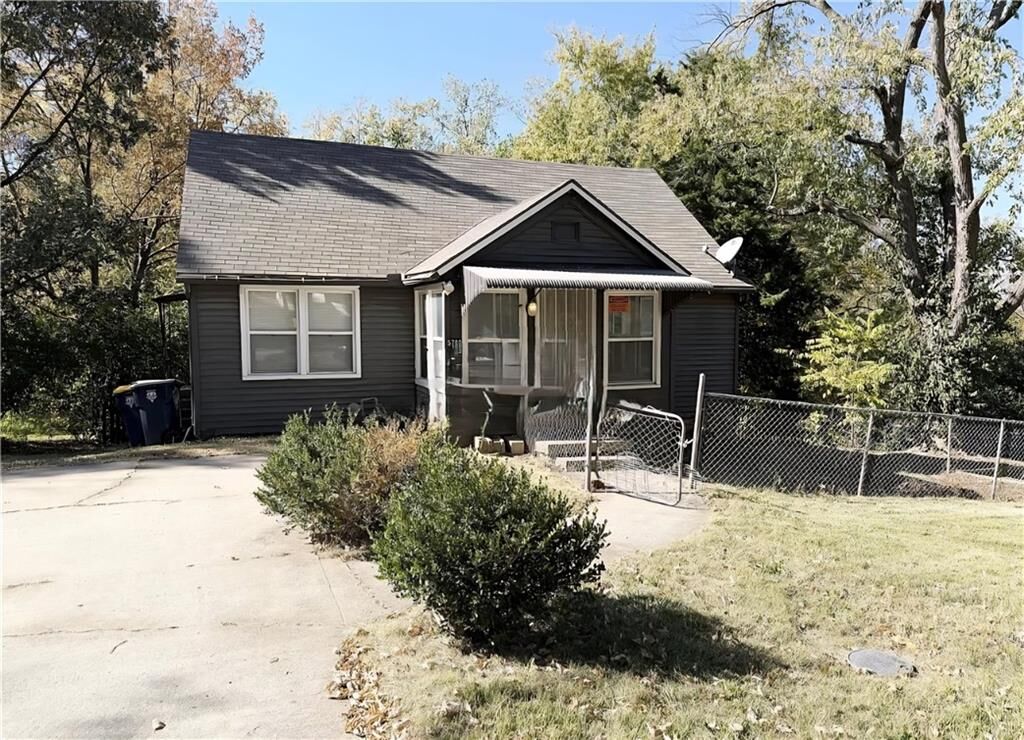 Property Photo: 5700 Manchester Avenue MO 64129