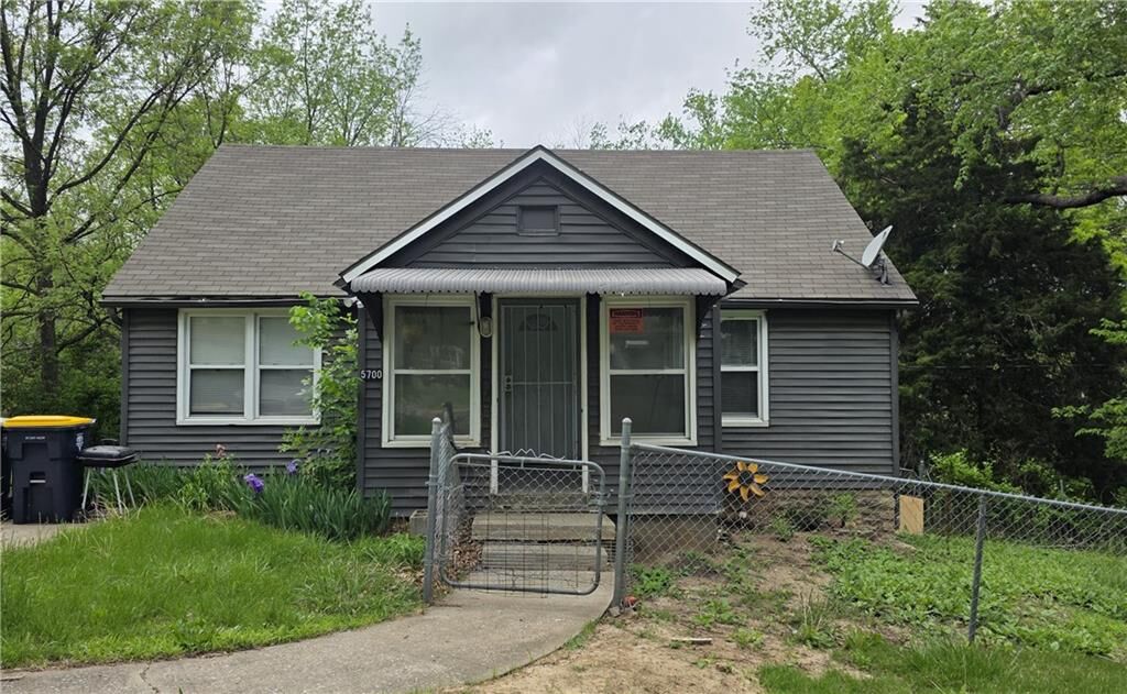 Property Photo:  5700 Manchester Avenue  MO 64129 