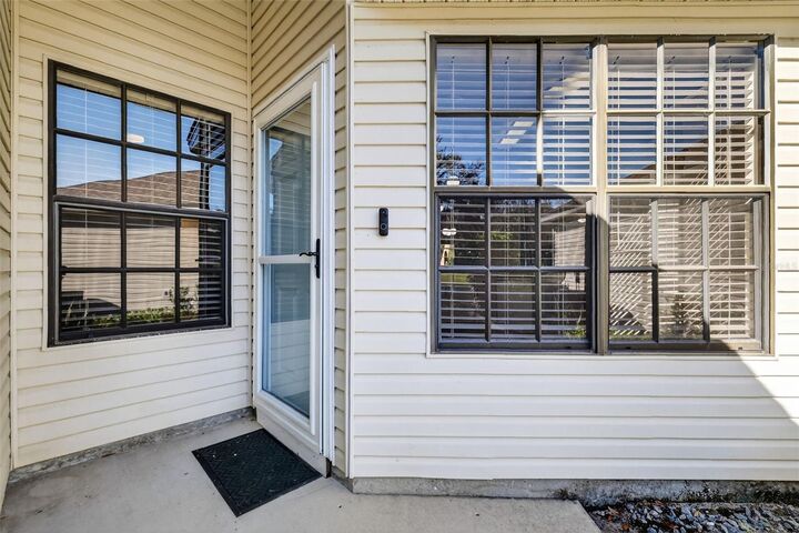 Property Photo: 579 Juniper Way FL 32778