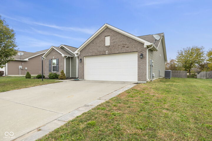 Property Photo:  1811 N Creekwater Pass  IN 46140 