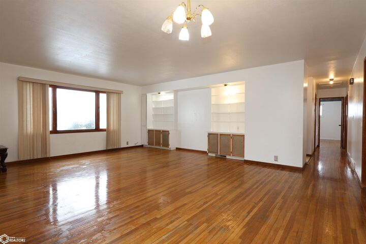 Property Photo: 1809 S 3rd Street IA 50158