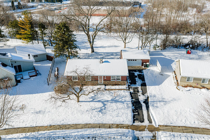 Property Photo:  W207n17023 Parkview Dr  WI 53037 