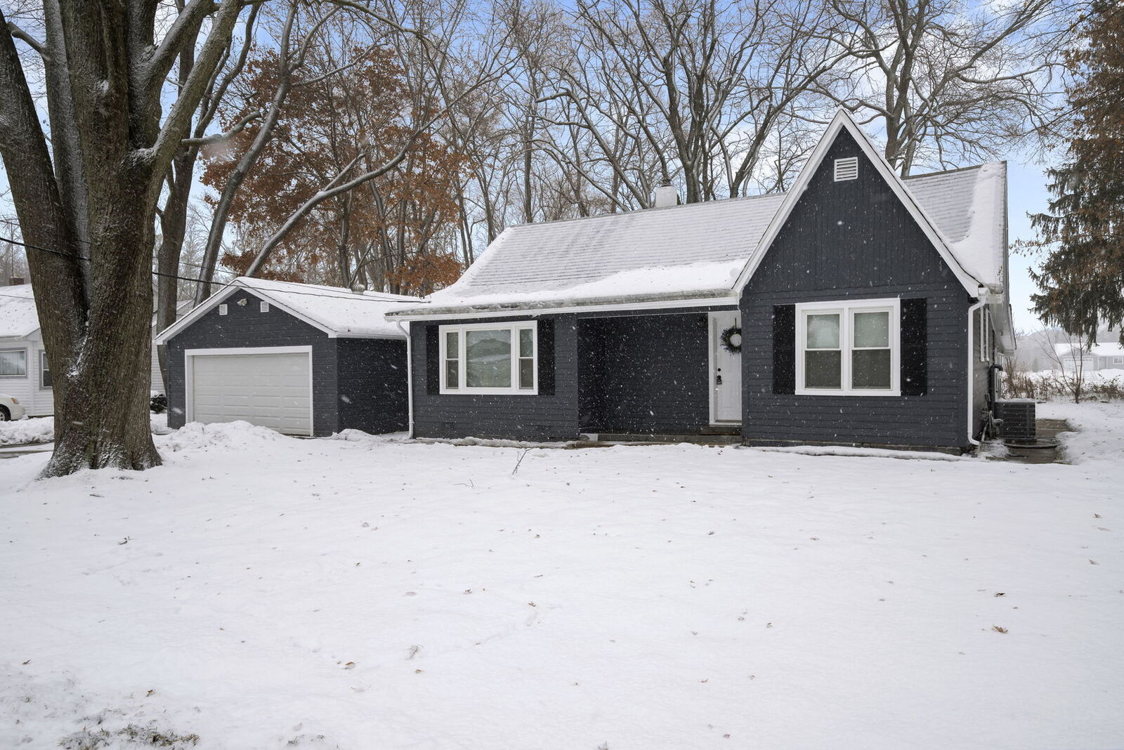 Property Photo: 26347 W Shannon Avenue IL 60002