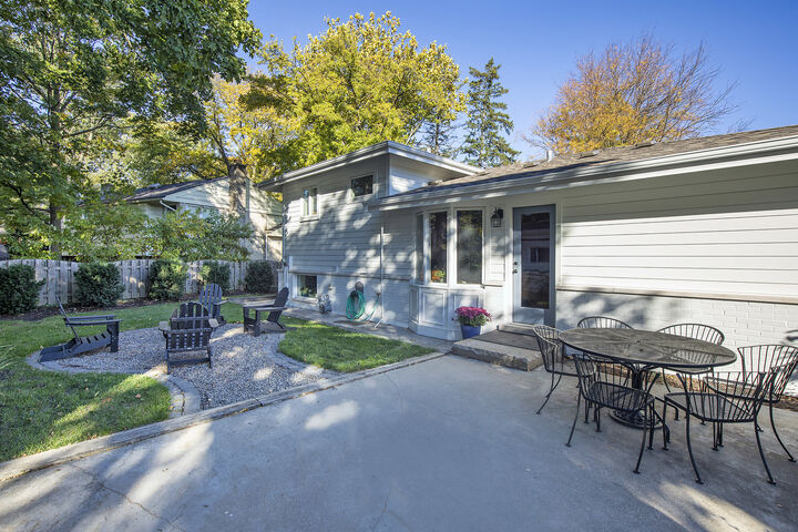 Property Photo:  1320 Pinehurst Drive  IL 60025 