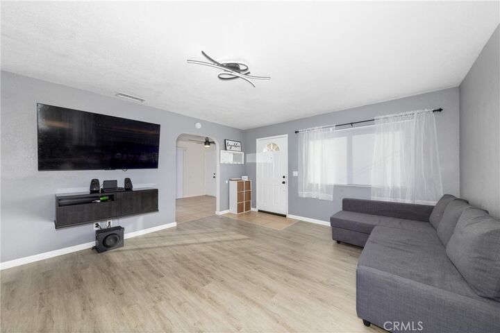 Property Photo: 623 E Old 2nd St CA 92583