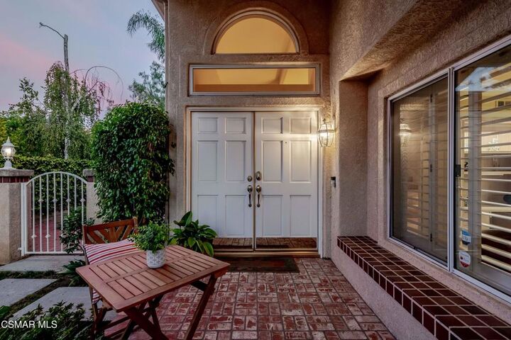 Property Photo:  368 Pellburne Court  CA 93065 