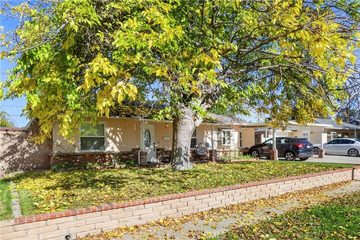 Property Photo:  17419 Leadwell  CA 91406 