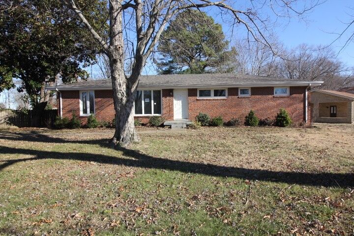 Property Photo: 201 Brandywine Dr TN 37042