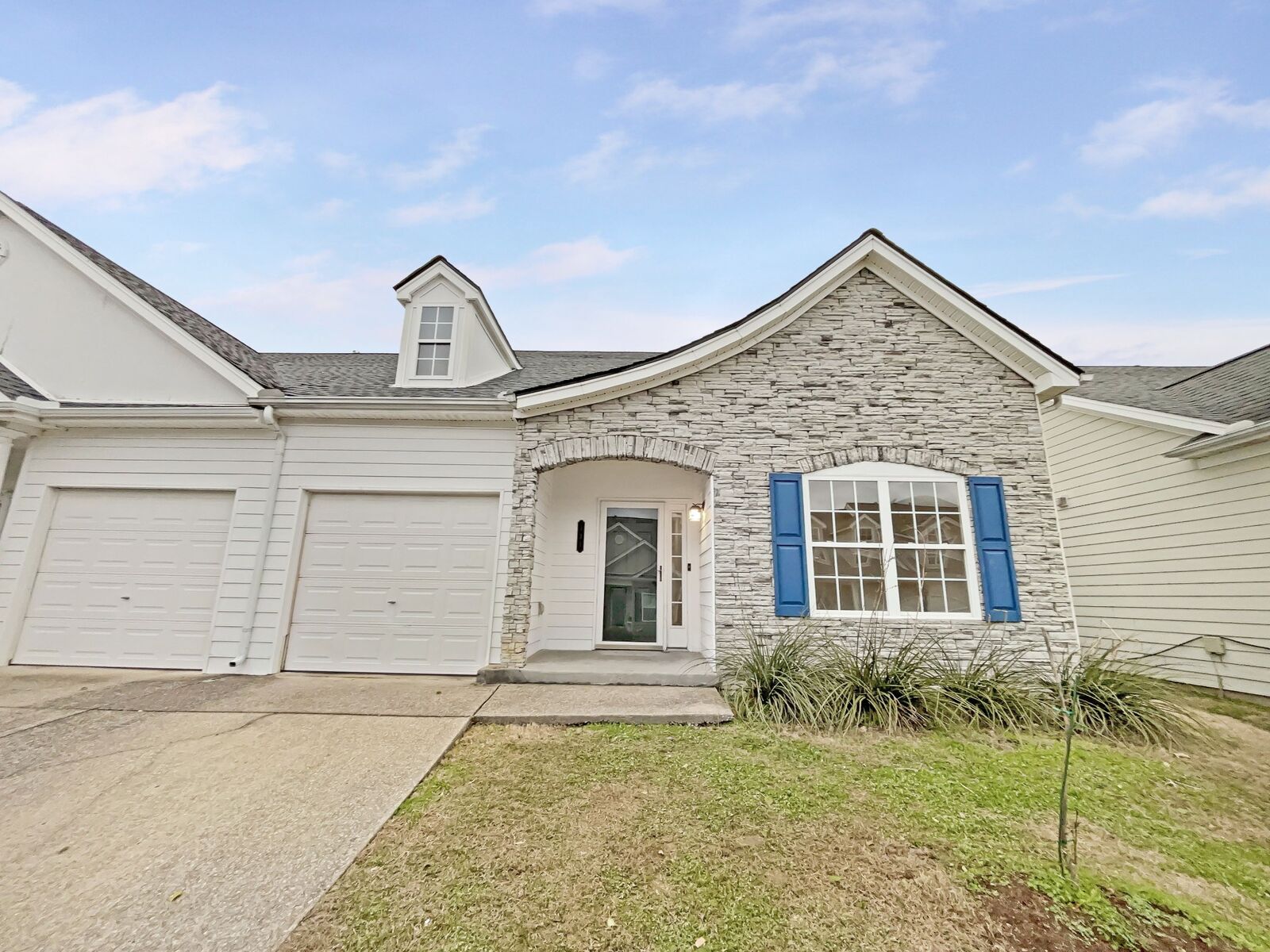 Property Photo:  331 Harbor Village Dr  TN 37115 