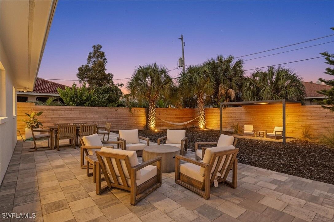 Property Photo: 565 110th Avenue N FL 34108