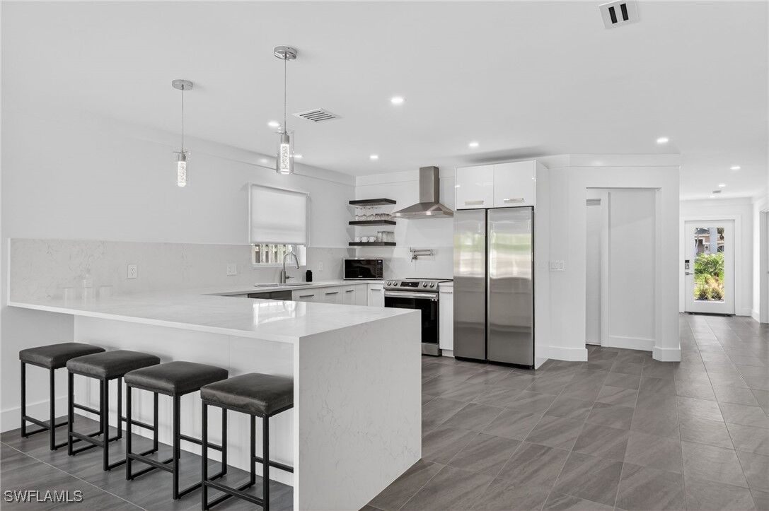Property Photo:  565 110th Avenue N  FL 34108 
