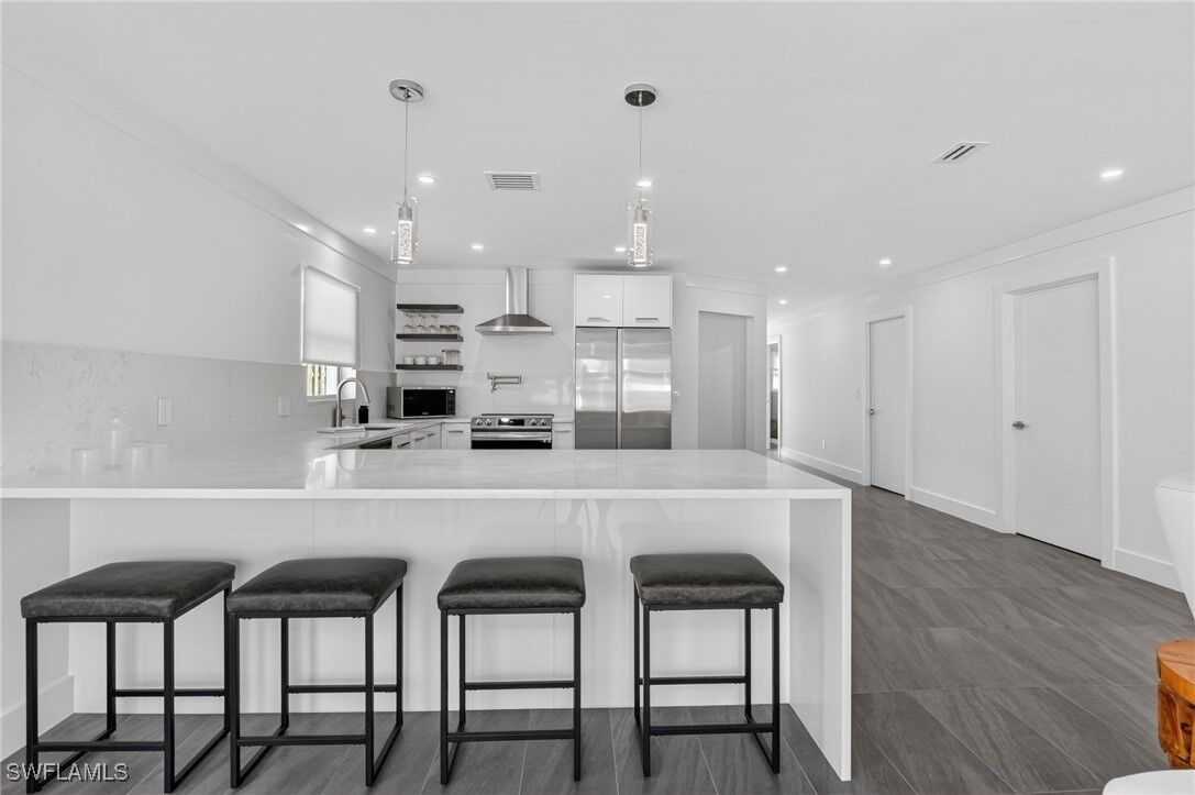 Property Photo: 565 110th Avenue N FL 34108