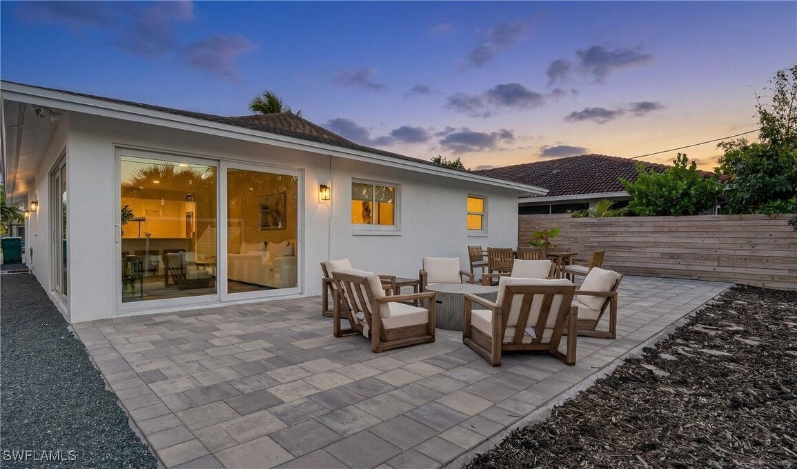 Property Photo: 565 110th Avenue N FL 34108