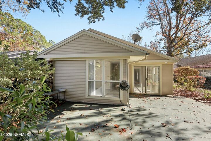 Property Photo: 4508 Middleton Park Circle W FL 32224