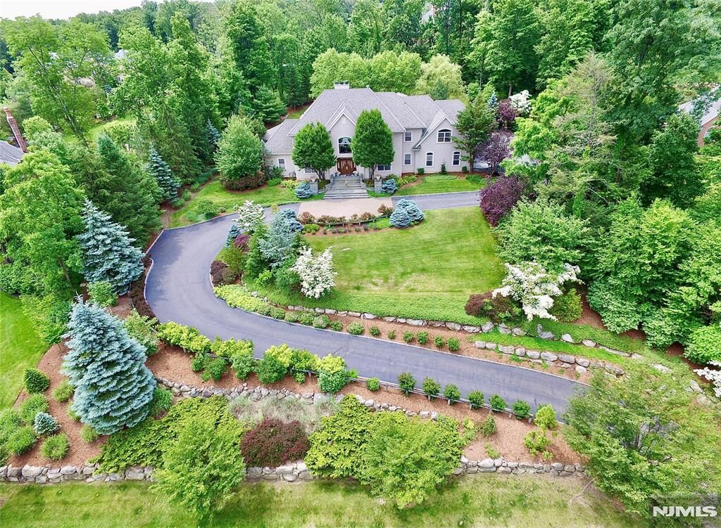 Property Photo:  7 Finn Court  NJ 07430 