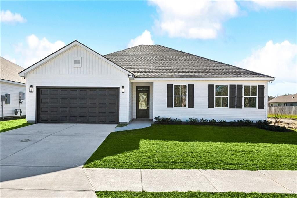 Property Photo:  941 Laurel Oaks Drive  LA 70094 