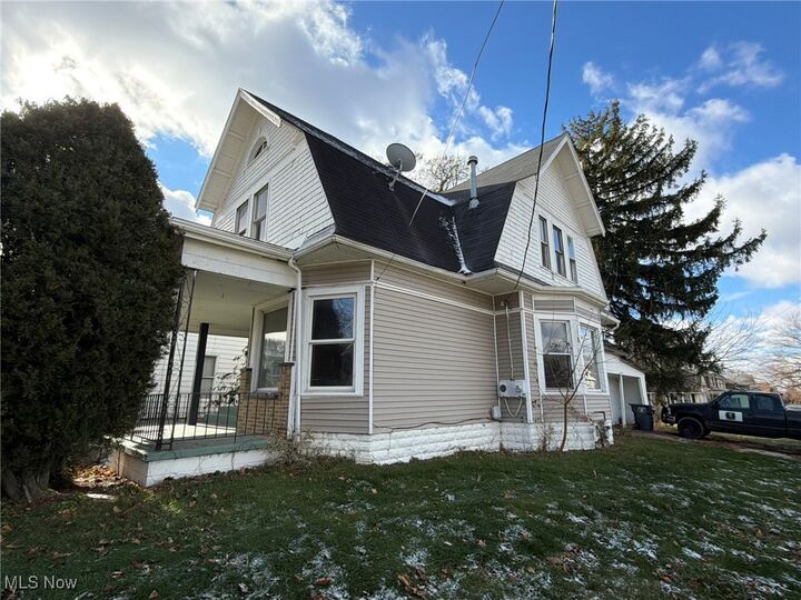 Property Photo:  431 N Metcalf Street  OH 45801 