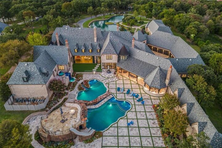 Property Photo:  935 W Dove Road  TX 76092 