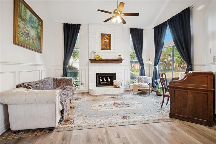 Property Photo: 2814 Lois Lane TX 75088