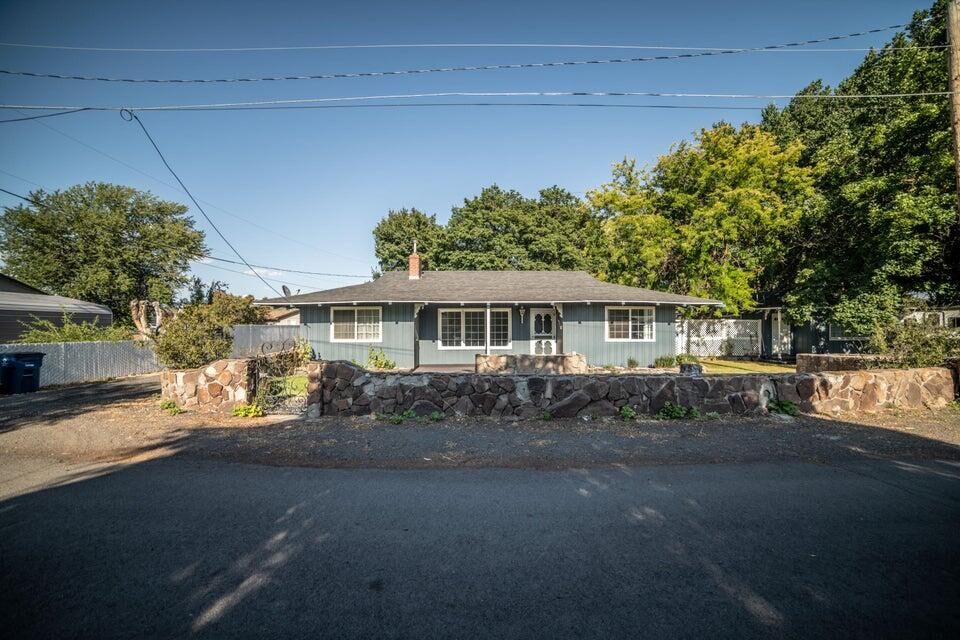 Property Photo: 156 NE Spruce Lane OR 97754