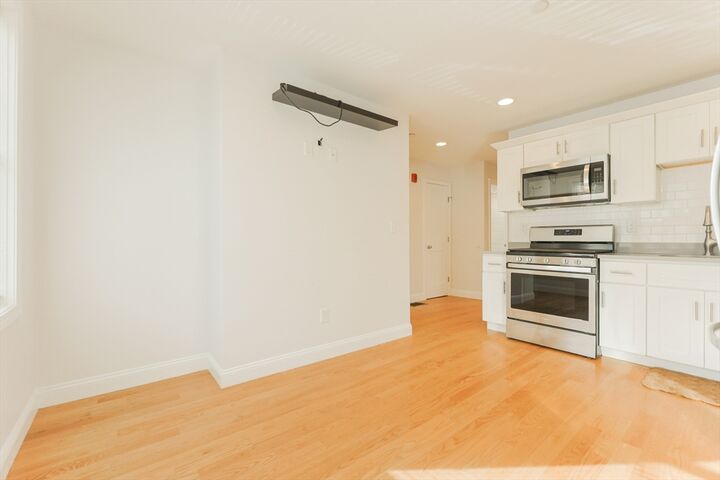Property Photo:  375 Dorchester St. 1  MA 02127 