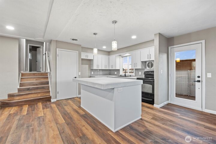 Property Photo:  906 S A Street  WA 98837 