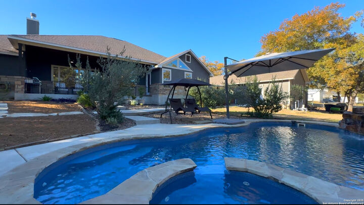 Property Photo: 129 Crescent Ridge TX 78101