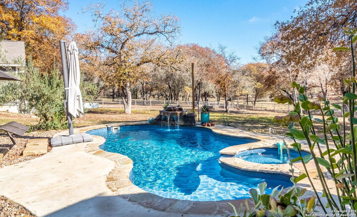 Property Photo: 129 Crescent Ridge TX 78101