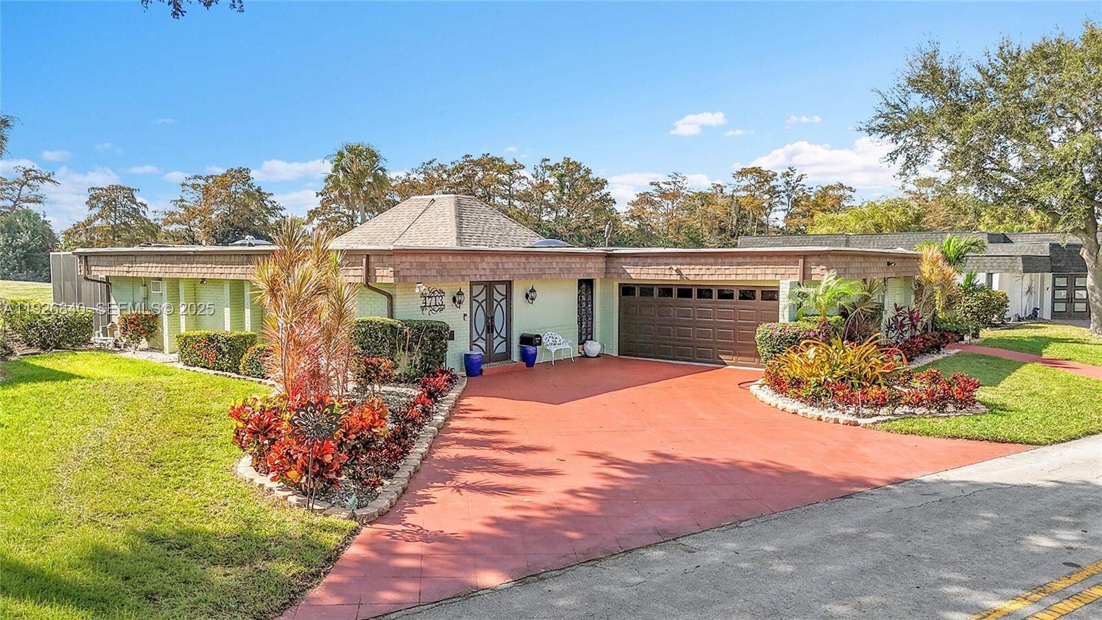 Property Photo: 4713 Banyan Ln FL 33319