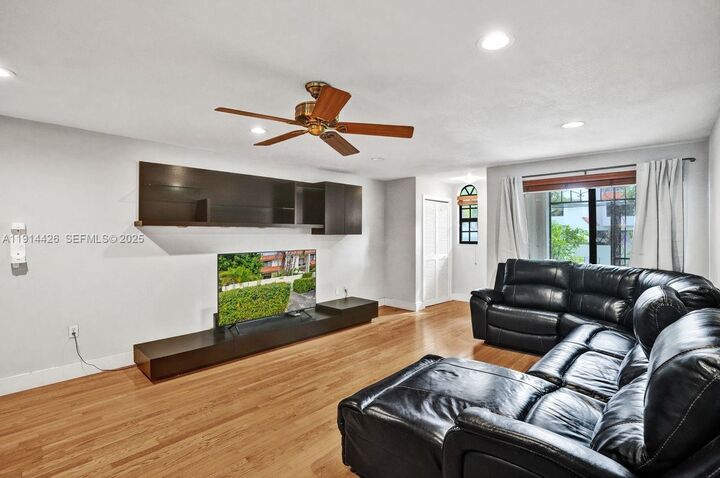 Property Photo: 1503 NE 105th St 1-10 FL 33138