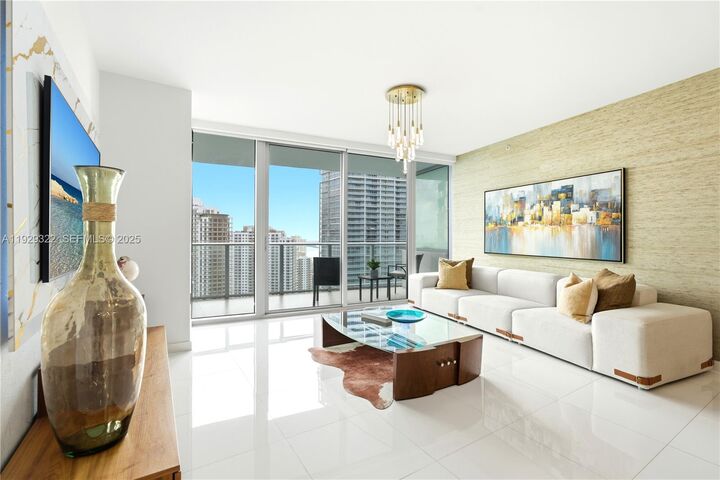 Property Photo:  200 Biscayne Boulevard Way 3205  FL 33131 