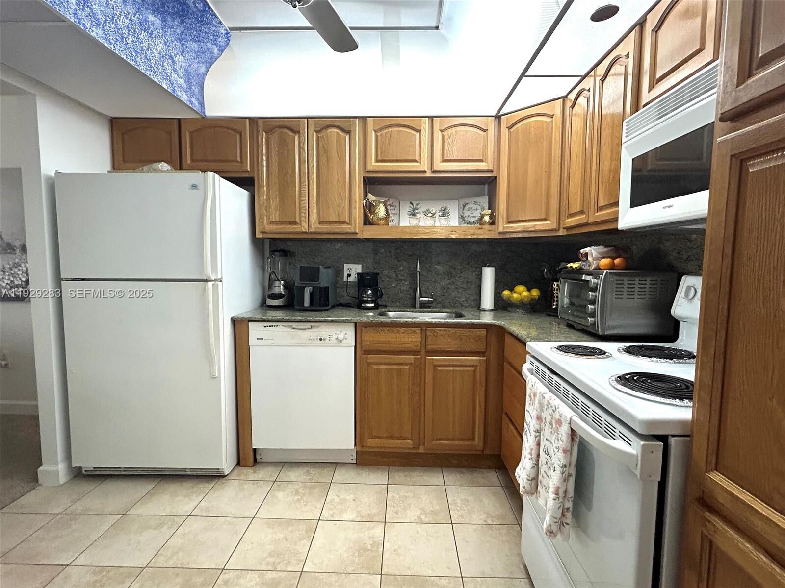 Property Photo:  1100 Saint Charles Pl 620  FL 33026 