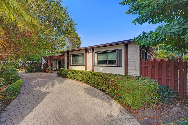 Property Photo: 8115 SW 92nd Ct FL 33173