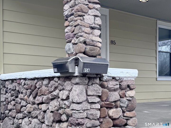 Property Photo: 85 Ivy Street B CT 06405