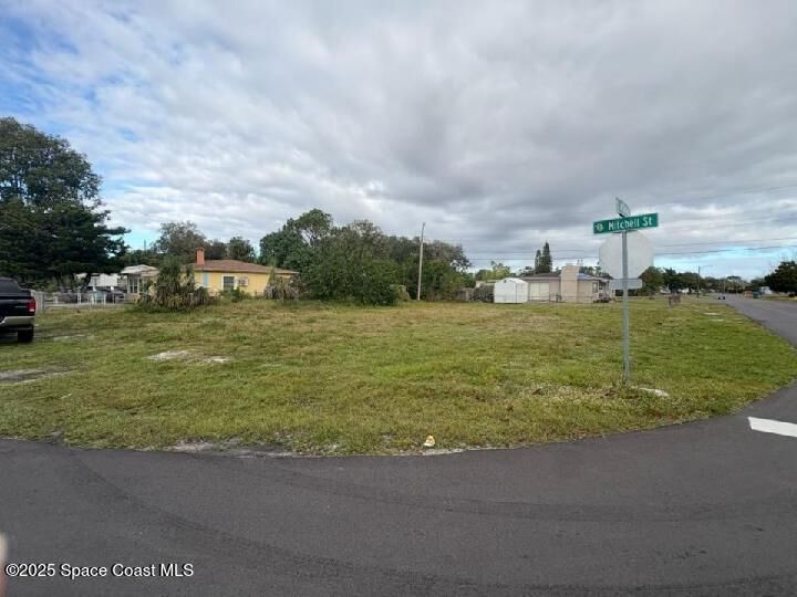 Property Photo: 401 N Carolina Avenue FL 32922