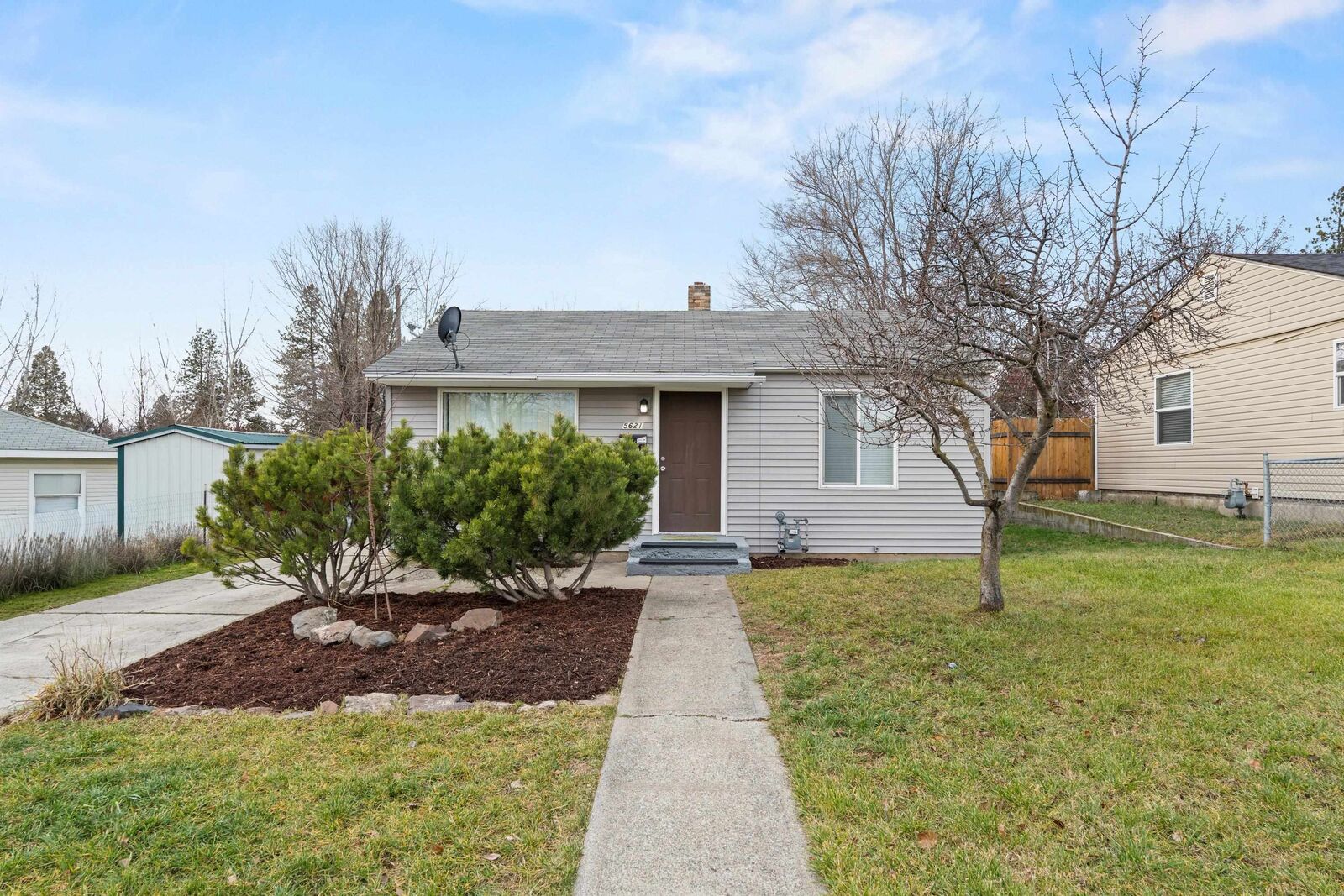 Property Photo: 5621 N Milton St WA 99205