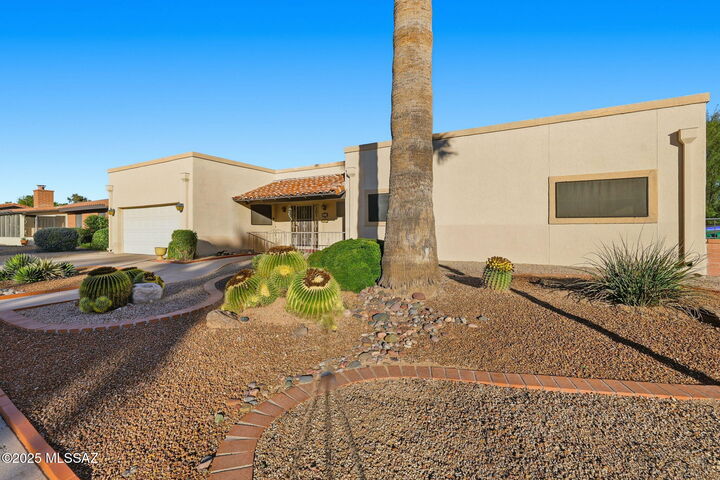 Property Photo: 1222 N Paseo Del Cervato AZ 85614
