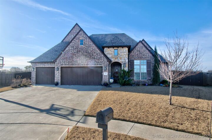 Property Photo: 3205 W Van Buren Court S OK 74011
