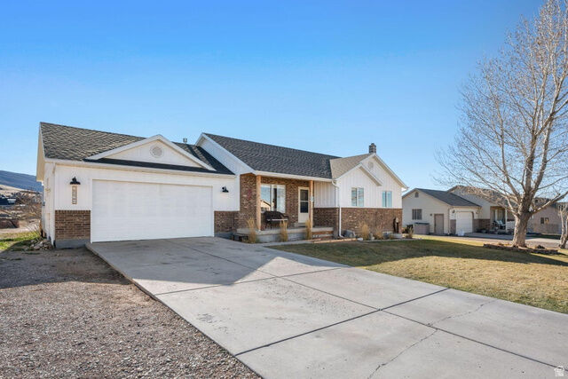 Property Photo: 2026 E Saddleback View Dr UT 84721