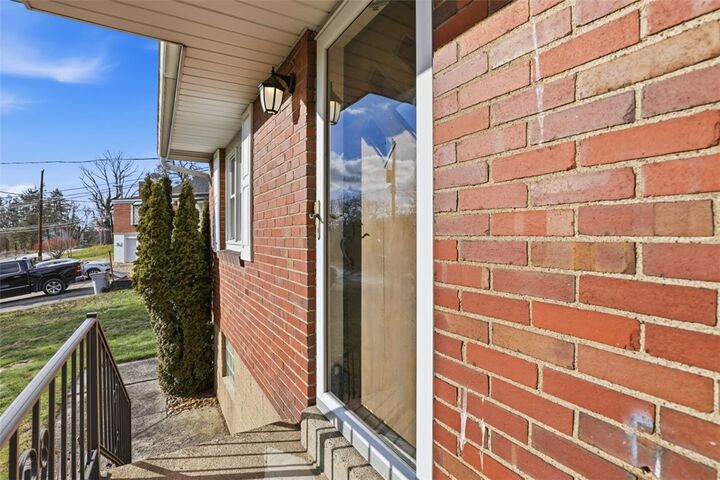 Property Photo: 1207 Zeno Ln PA 15101