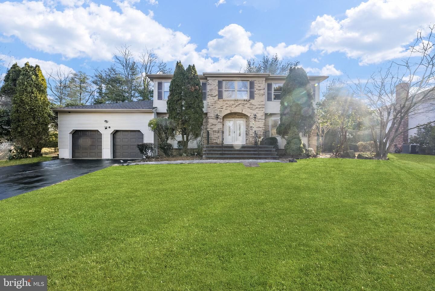 Property Photo:  16 Glenbrook Court  NJ 08648 