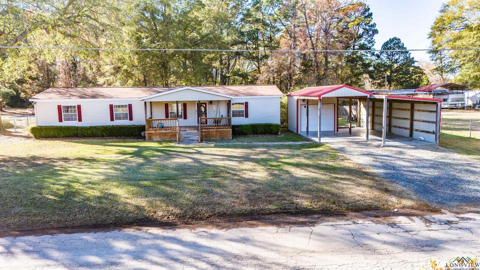 Property Photo:  605 Noble  TX 75692 